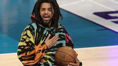 J Cole Fan Throws Bra Onstage Show The Fall Off Tour