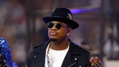 Nov 27, 2014; Arlington, TX, USA; Recording artist Ne-Yo performs at halftime for the Thanksgiving game with the Dallas Cowboys