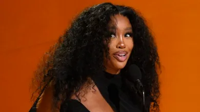 Feb 5, 2023; Los Angeles, CA, USA; SZA presents the award for best m sica urbana album during the 65th Annual Grammy Awards at