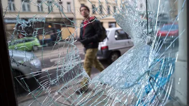 Jens Schlueter / Stringer / Getty Images