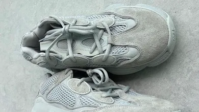 Image Via <a href='https://twitter.com/theyeezymafia' rel="nofollow noopener" target='_blank'>YeezyMafia</a>