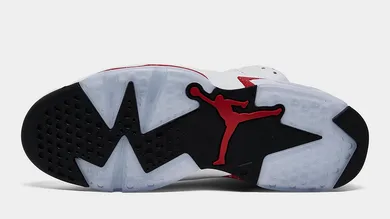 Image via Finish Line (Nike)