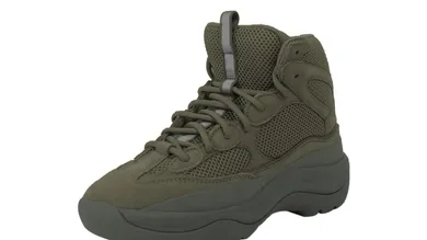 Image Via <a href='https://twitter.com/theyeezymafia' rel="nofollow noopener" target='_blank'>YeezyMafia</a>