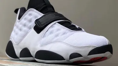 Image Via <a href='https://www.instagram.com/p/BiZ5zZbD79z/?taken-by=storebyjc' rel="nofollow noopener" target='_blank'>StorebyJC</a>