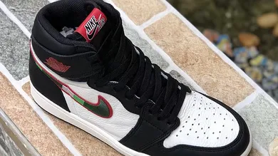 Image Via <a href='https://www.instagram.com/p/BmEub3_DCxu/?taken-by=storebyjc' rel="nofollow noopener" target='_blank'>StorebyJC</a>