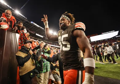 Pittsburgh Steelers v Cleveland Browns