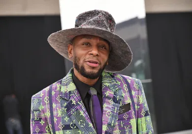 Mos Def Wears "White Lives Matter" Shirt With 'V' Blacked Out