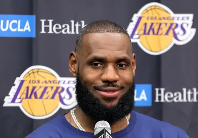 Phoenix Suns v Los Angeles Lakers