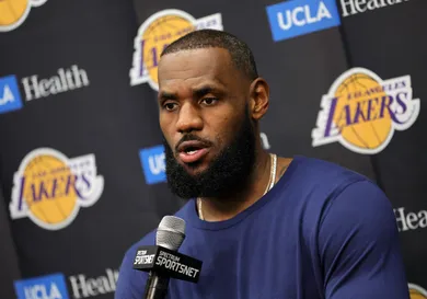 Phoenix Suns v Los Angeles Lakers