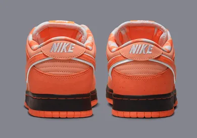 concepts-nike-sb-dunk-low-orange-lobster-db8776-800-heel