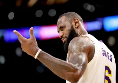 Philadelphia 76ers v Los Angeles Lakers