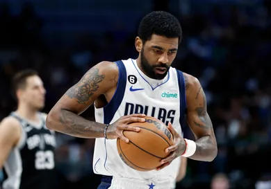 San Antonio Spurs v Dallas Mavericks