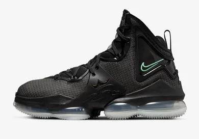 Nike Lebron 19