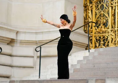 Street Style - Paris Fashion Week - Haute Couture Fall/Winter 2023/2024 - Day One