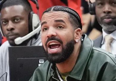 Drake Jumbotron Poppin Fan 42H Bra Tour