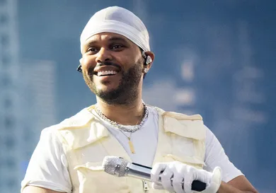 The Weeknd Crowd Fans Hotel France