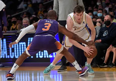 Phoenix Suns v Los Angeles Lakers