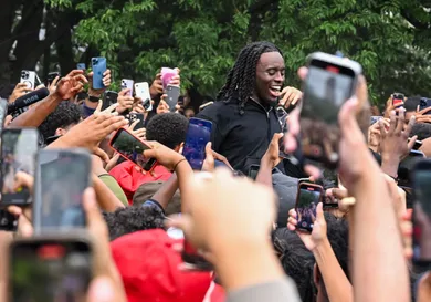 YouTuber Causes Riot In New York's Union Square With Video Game Unit Giveaway