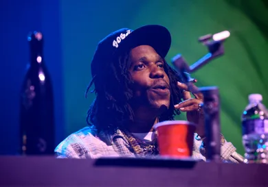 currensy-travel-overseas-one-reason