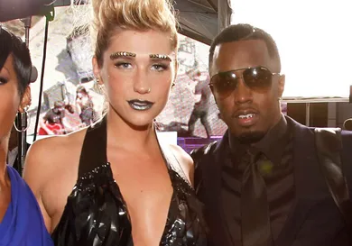 2010 American Music Awards - Red Carpet