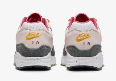 Nike-Air-Max-1-Light-Soft-Pink-Vapor-Green-Anthracite-5