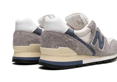 new-balance-996-made-in-usa-grey-navy_20469069_45668928_2048-back-view