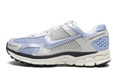 nike-zoom-vomero-5-wmns-royal-tint_20308109_45670540_2048