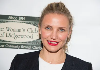 Cameron Diaz Visits Bookends Bookstore
