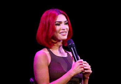 Megan Fox Reads From Her Book "Pretty Boys Are Poisonous"