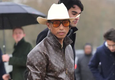 Loewe : Outside - Paris Fashion Week - Womenswear Fall/Winter 2024-2025