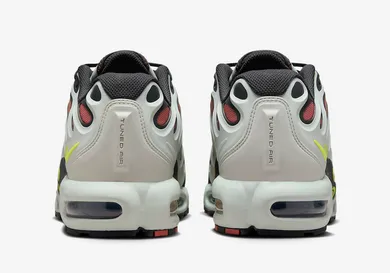 Nike-Air-Max-Plus-Drift-Light-Silver-Volt-FD4290-009-5