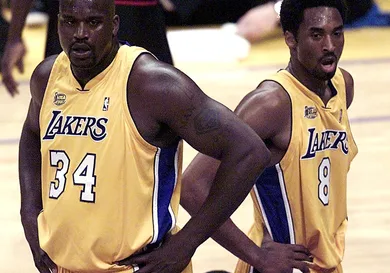 Los Angeles Lakers' Shaquille O'Neal (R) and Kobe
