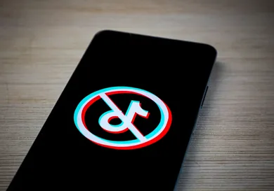 FRANCE-SOCIETE-ILLUSTRATION-SMARTPHONE-INTERDICTION-TIKTOK-SOCIA