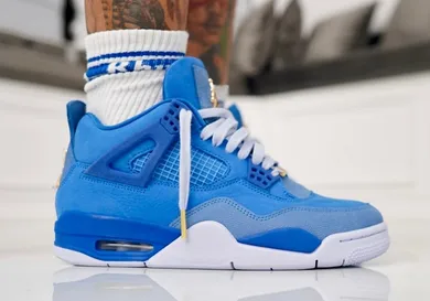 Air-Jordan-4-Florida-Gators-PE-On-Feet-1