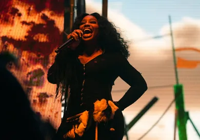 SZA Falls Dancer Grand National Tour Music News