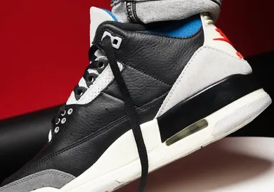 red jordan 3 on feet