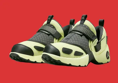 jordan-trunner-lx-luminous-green-sneaker-news