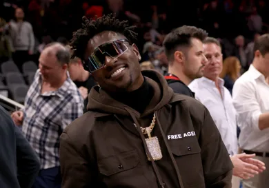 Antonio Brown DM Tom Brady Psychologist NFL News