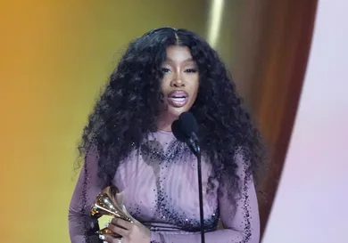 SZA Outraged Fan Whippets Music News