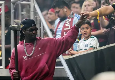 Offset Shade Cardi B Signing Fan Magazine Hip Hop News