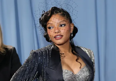 Halle Bailey Kisses Mystery Man Gossip News