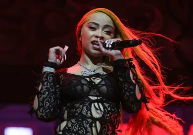 Ice Spice Mom Viral Selfie Hip Hop News