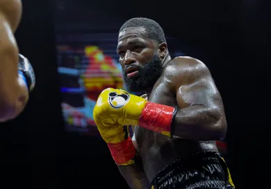 Adrien Broner v Blair Cobbs