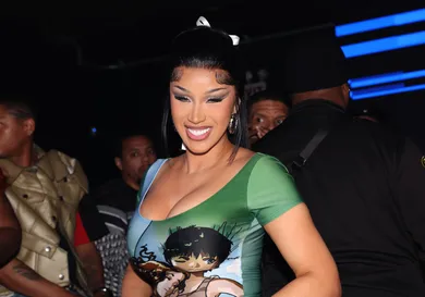 cardi-b-sells-copies-of-album-on-nyc-streets-hip-hop-news
