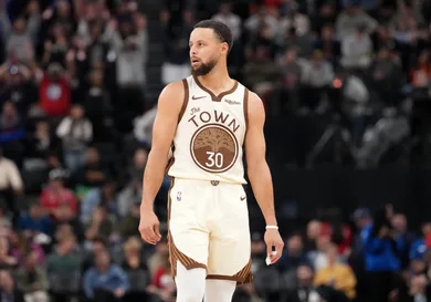 steph-curry-wears-black-cat-4s-cp3-pes-kobe-4s-sneaker-news