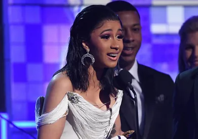 Cardi B Blames Government Onstage Mishap Tour