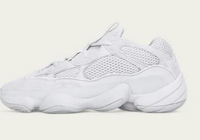 Image Via <a href='https://twitter.com/theyeezymafia' rel="nofollow noopener" target='_blank'>YeezyMafia</a>