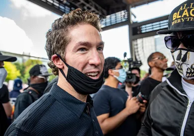 Sergio Flores / Stringer / Getty Images