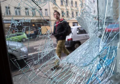 Jens Schlueter / Stringer / Getty Images