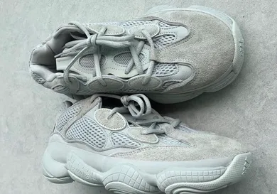 Image Via <a href='https://twitter.com/theyeezymafia' rel="nofollow noopener" target='_blank'>YeezyMafia</a>